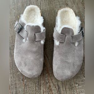 Womens Birkenstocks. Boston genuine shearling lined clogs. Size 39.